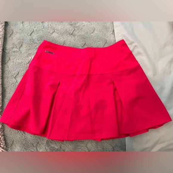 Lolë Pleated Tennis Skirt (Size XS) - Picture 2 of 4